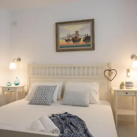 Apleton * Parikia (Paros)
